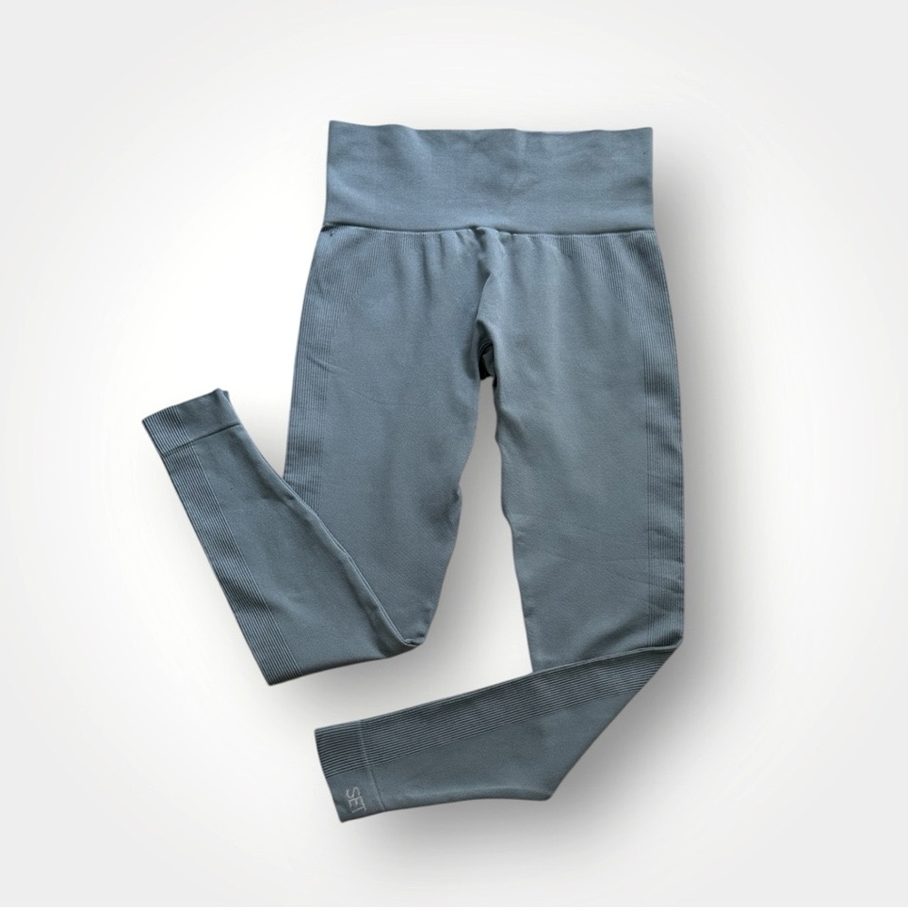Women’s SET Active Leggings! Medium!